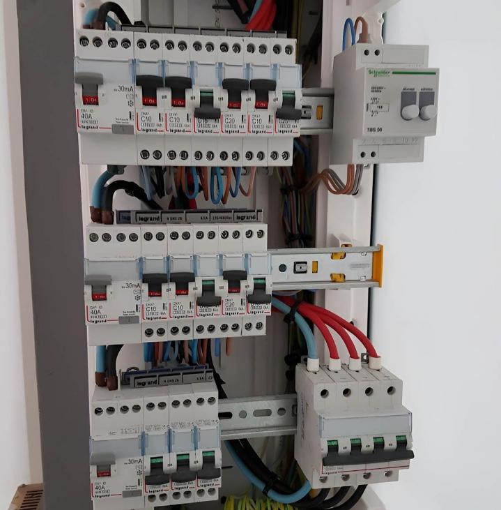 Nous saurons conformer le système actuel de votre bâtiment aux normes électriques en vigueur. 